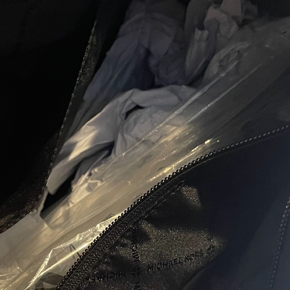 NWT Items
MICHAEL KORS HAMILTON BLACK LEATHER MEDIUM SATCHEL HANDBAG - Picture 4 of 6